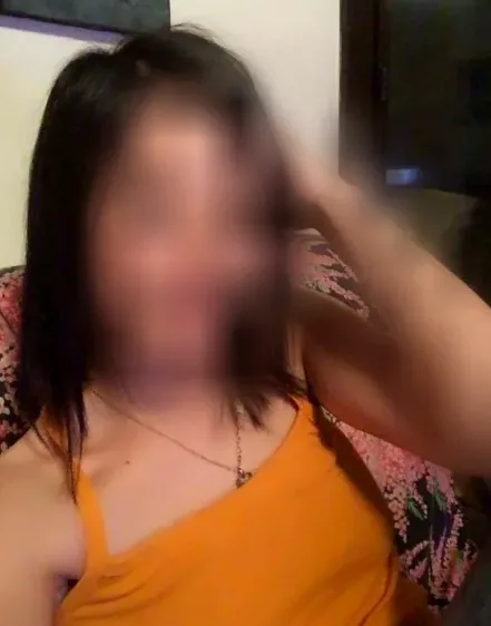 Amina, 32