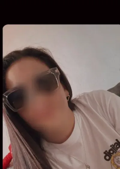 Amira, 34