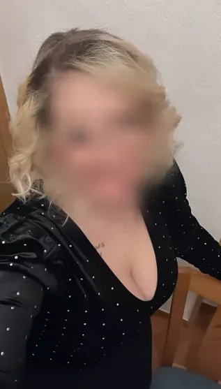 Andrea, 37