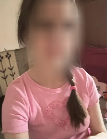 Ella, 25