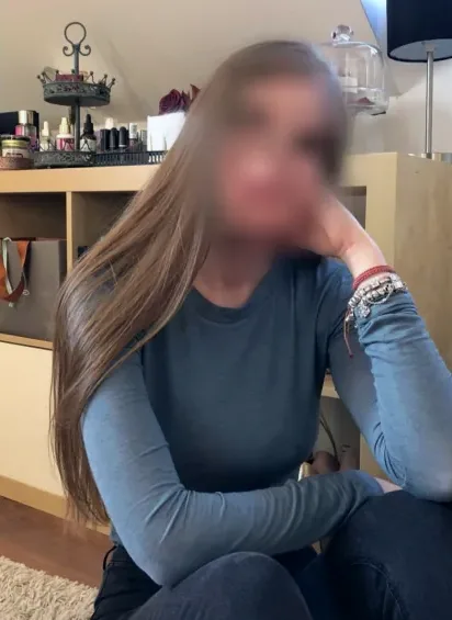 Emina, 36