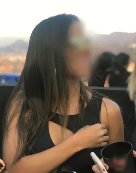 Julie, 23
