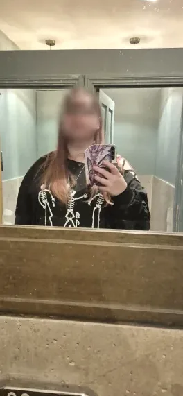 Katrine, 21