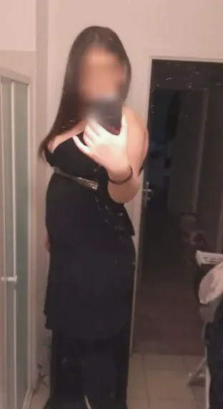 Nadia, 39