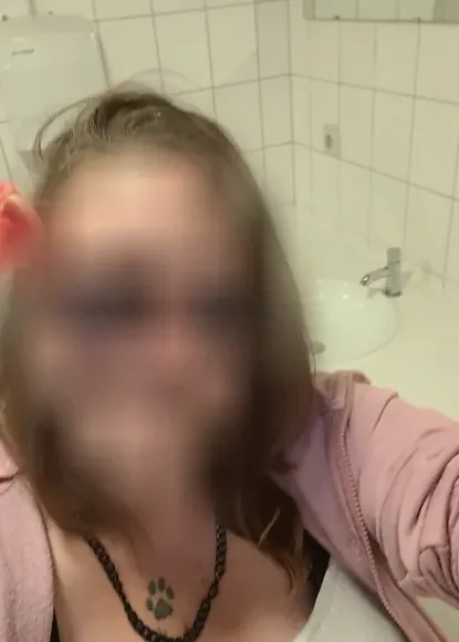 Simone, 33
