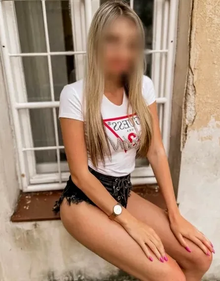 Yasmin, 31